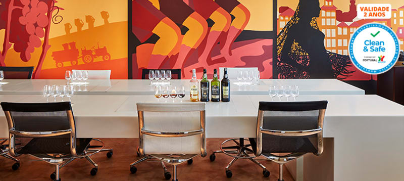 Espaço Porto Cruz | Visita Guiada e Prova de 3 Vinhos do Porto Harmonizada com Chocolates